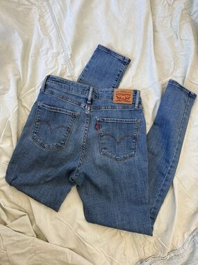 Levi's Women's Medium Blue High-Rise Skinny Jeans 721